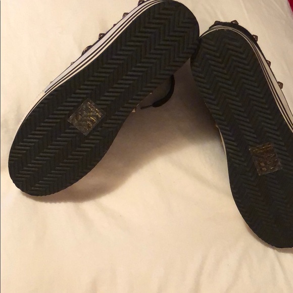 Studded platform sneakers - Picture 4 of 4